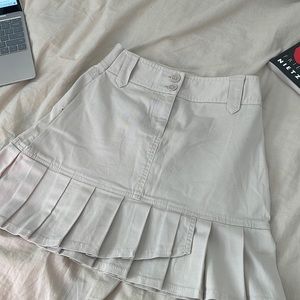 Super cute pleated cargo mini skirt